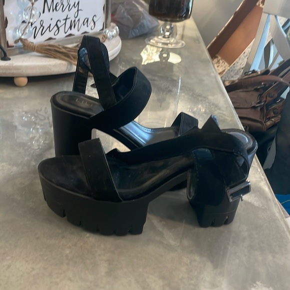 Three pairs of cute platform heels - Picture 1 of 8